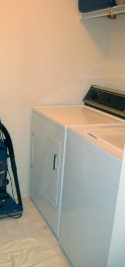 laundry room makeover before