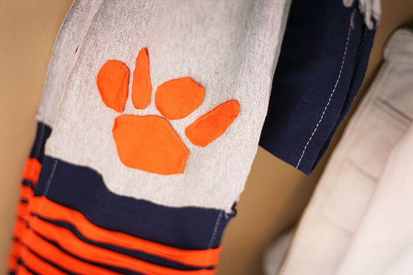 Auburn Tigers Pawprint Tshirt Scarf Tutorial & Pattern