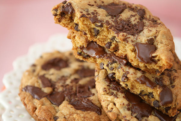 Caramel Stuffed Chocolate Chip Skillet Cookie - Barbara Bakes™