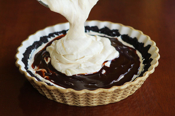 Peanut Butter Oreo Ice Cream Cake - An Easy Homemade Ice Cream Cake Recipe