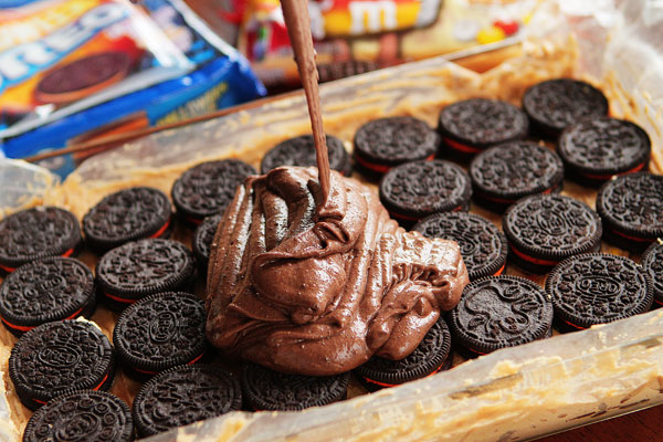 Ultimate Halloween Peanut Butter Oreo Brownie Bar