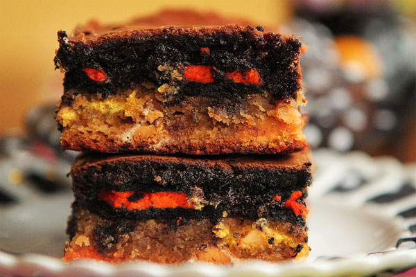 Ultimate Halloween Peanut Butter Oreo Brownie Bar