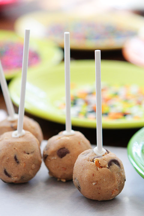 Halloween Cookie Dough Pops Tutorial