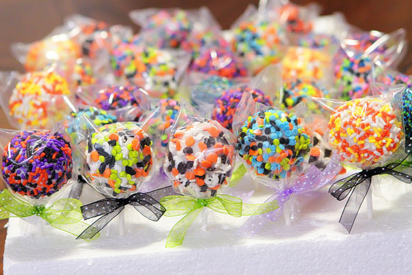 Halloween Cookie Dough Pops Tutorial