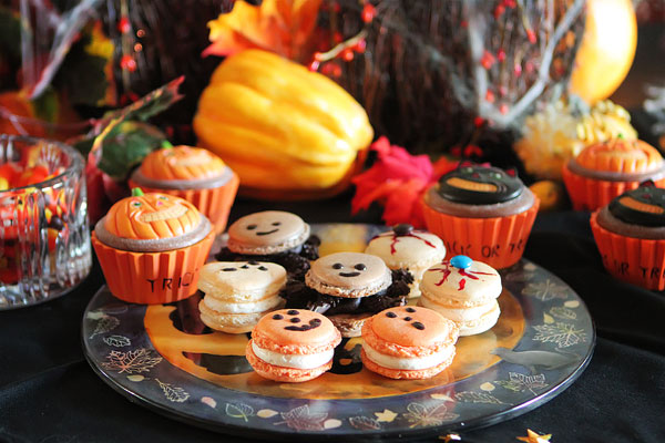 Halloween French Macarons | Failproof Step by Step Photo Recipe & Tutorial