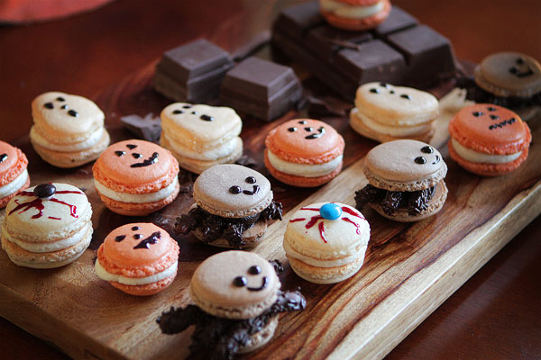 Halloween French Macarons | Failproof Step by Step Photo Recipe & Tutorial