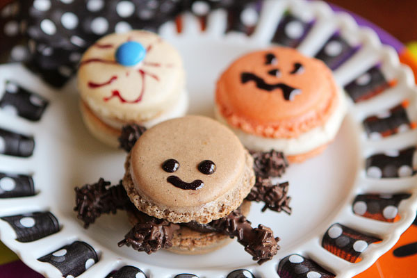 Halloween French Macarons | Failproof Step by Step Photo Recipe & Tutorial