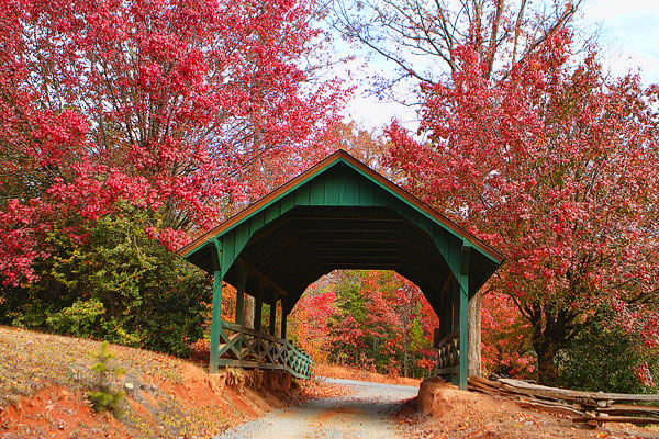 Blue Ridge, Georgia Fall Weekend Getaway. Hiking, Cabins & Waterfalls.