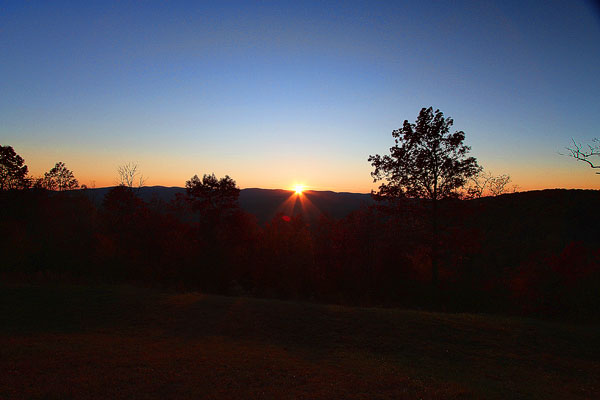 Blue Ridge, Georgia Fall Weekend Getaway. Hiking, Cabins & Waterfalls.