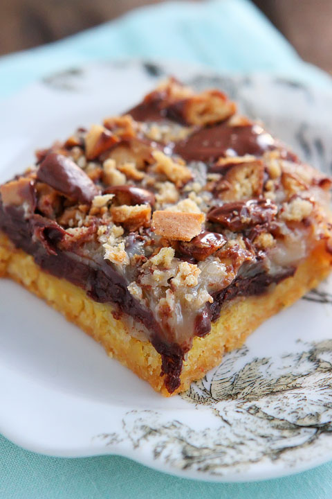 Image of a Girl Scout Cookie Tagalong Cake Bar