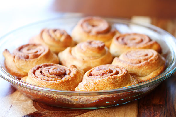 How To Make Cinnamon Rolls with Crescent Rolls + Homemade Cinnamon Roll Icing — The Best Cinnamon Roll Recipe