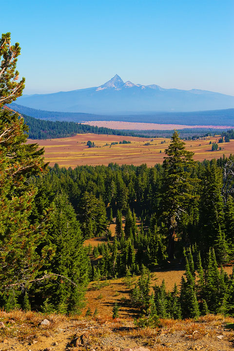 { PHOTOS } Crater Lake, Oregon: Home of the remarkably blue, crystal clear waters of the nation's deepest lake. www.kevinandamanda.com #travel