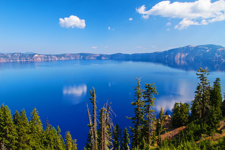 { PHOTOS } Crater Lake, Oregon: Home of the remarkably blue, crystal clear waters of the nation's deepest lake. www.kevinandamanda.com #travel