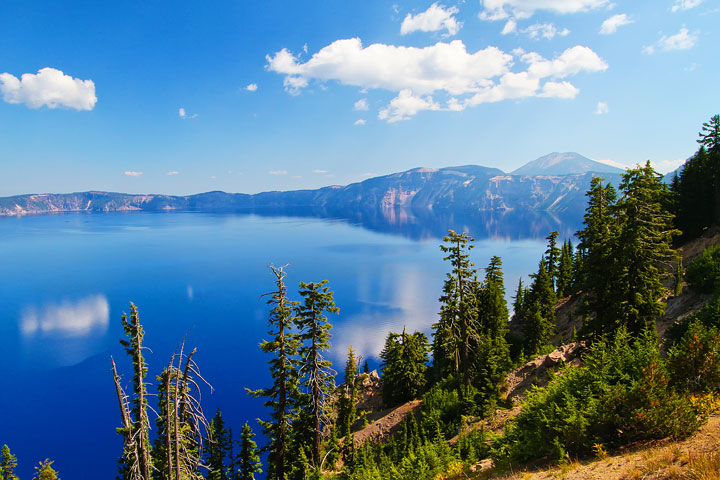 { PHOTOS } Crater Lake, Oregon: Home of the remarkably blue, crystal clear waters of the nation's deepest lake. www.kevinandamanda.com #travel