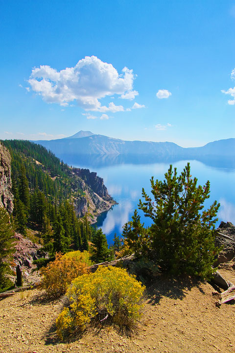 { PHOTOS } Crater Lake, Oregon: Home of the remarkably blue, crystal clear waters of the nation's deepest lake. www.kevinandamanda.com #travel