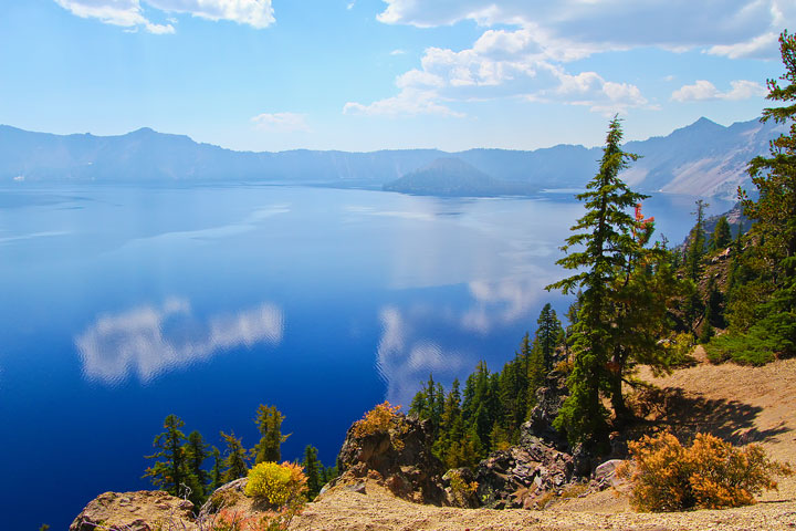 { PHOTOS } Crater Lake, Oregon: Home of the remarkably blue, crystal clear waters of the nation's deepest lake. www.kevinandamanda.com #travel