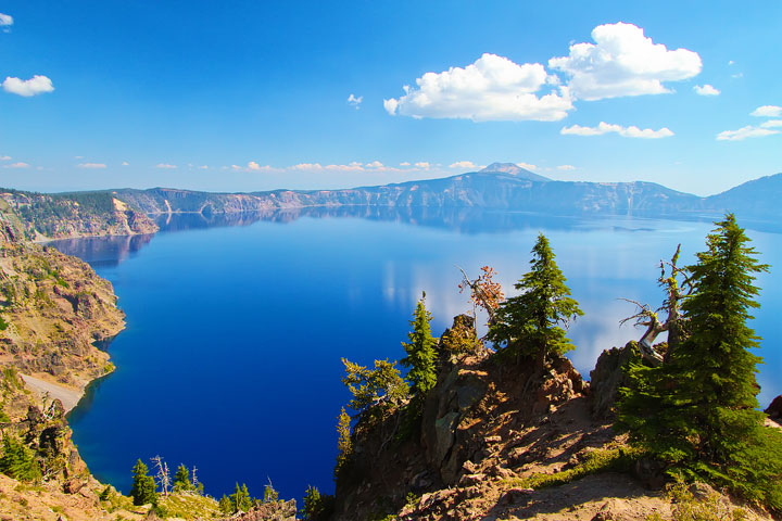 { PHOTOS } Crater Lake, Oregon: Home of the remarkably blue, crystal clear waters of the nation's deepest lake. www.kevinandamanda.com #travel