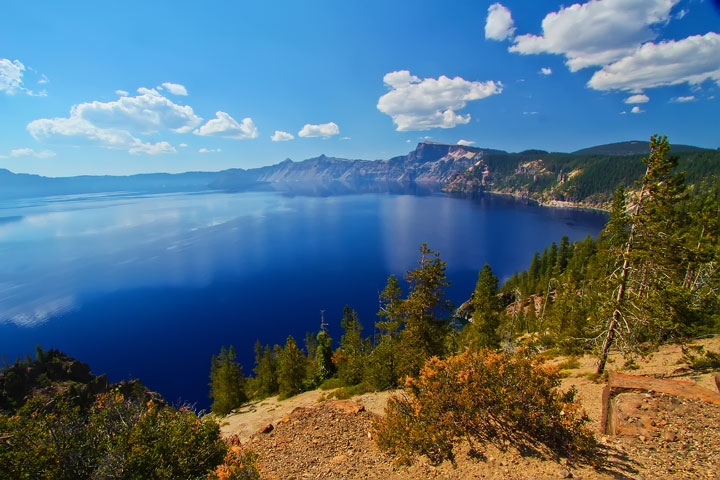 { PHOTOS } Crater Lake, Oregon: Home of the remarkably blue, crystal clear waters of the nation's deepest lake. www.kevinandamanda.com #travel