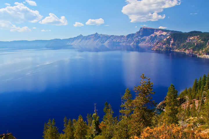 { PHOTOS } Crater Lake, Oregon: Home of the remarkably blue, crystal clear waters of the nation's deepest lake. www.kevinandamanda.com #travel