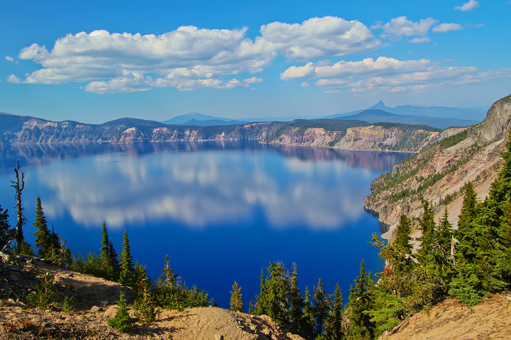 { PHOTOS } Crater Lake, Oregon: Home of the remarkably blue, crystal clear waters of the nation's deepest lake. www.kevinandamanda.com #travel