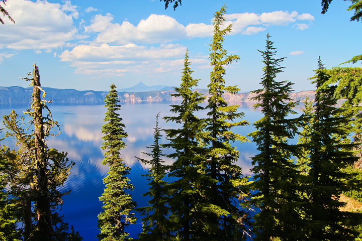 { PHOTOS } Crater Lake, Oregon: Home of the remarkably blue, crystal clear waters of the nation's deepest lake. www.kevinandamanda.com #travel