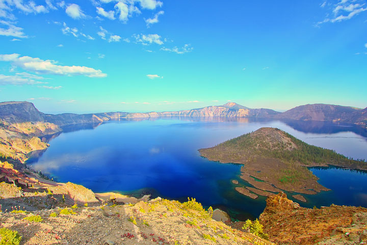 { PHOTOS } Crater Lake, Oregon: Home of the remarkably blue, crystal clear waters of the nation's deepest lake. www.kevinandamanda.com #travel