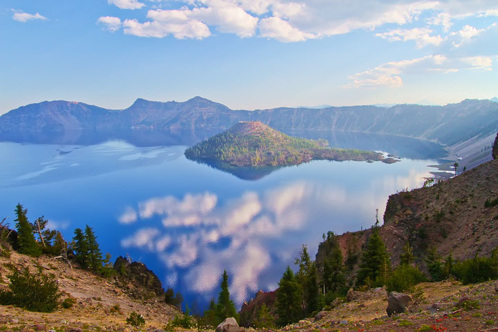 { PHOTOS } Crater Lake, Oregon: Home of the remarkably blue, crystal clear waters of the nation's deepest lake. www.kevinandamanda.com #travel