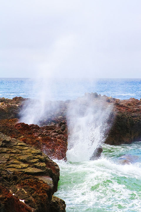 { PHOTOS } Spouting Horn and Thor's Well at Cape Perpetua in Yachats, Oregon www.kevinandamanda.com #travel #landscapes #ocean