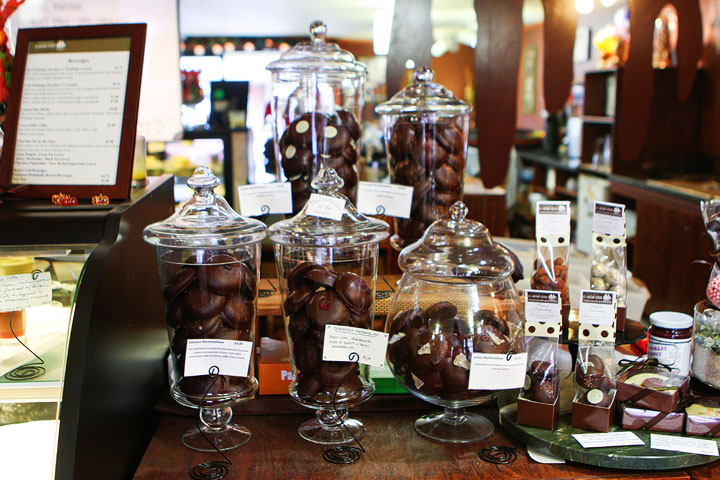 Coastal Mist Chocolate Boutique | Bandon, Oregon. This is a must stop on the Oregon Coast! Famous for their ultra decadent sipping chocolates & sipping caramels. 