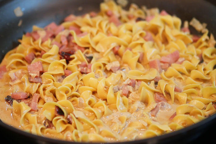 Peas, Ham, and Creamy Noodles -- A perfect, easy one dish skillet dinner, made in less than 15 mins! You even boil the noodles right in the skillet. www.kevinandamanda.com
