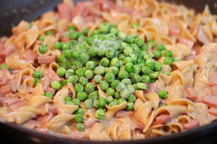 Peas, Ham, and Creamy Noodles -- A perfect, easy one dish skillet dinner, made in less than 15 mins! You even boil the noodles right in the skillet. www.kevinandamanda.com