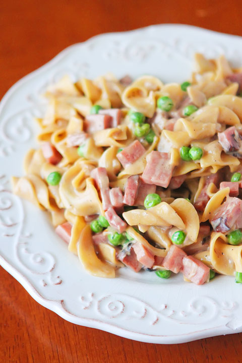 Peas, Ham, and Creamy Noodles -- A perfect, easy one dish skillet dinner, made in less than 15 mins! You even boil the noodles right in the skillet. www.kevinandamanda.com