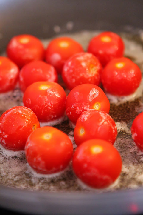 Make your own tomato sauce using only tomatoes, basil, parmesan, butter, salt and pepper. Takes less than 10 mins. Serve over ravioli. LOVE this #recipe!!