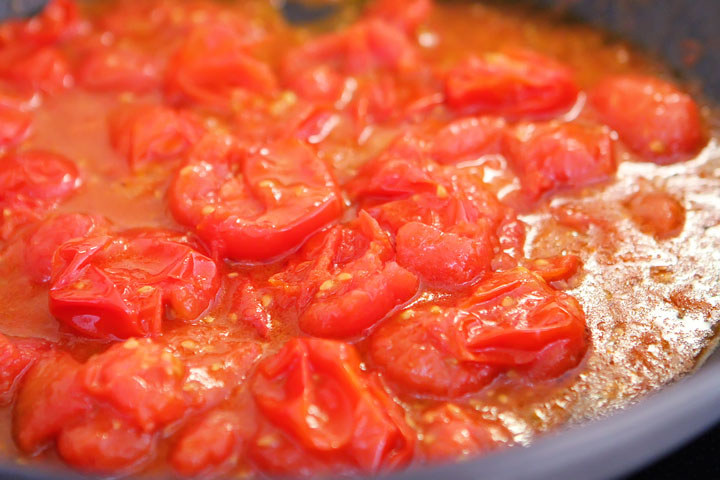 Make your own tomato sauce using only tomatoes, basil, parmesan, butter, salt and pepper. Takes less than 10 mins. Serve over ravioli. LOVE this #recipe!!