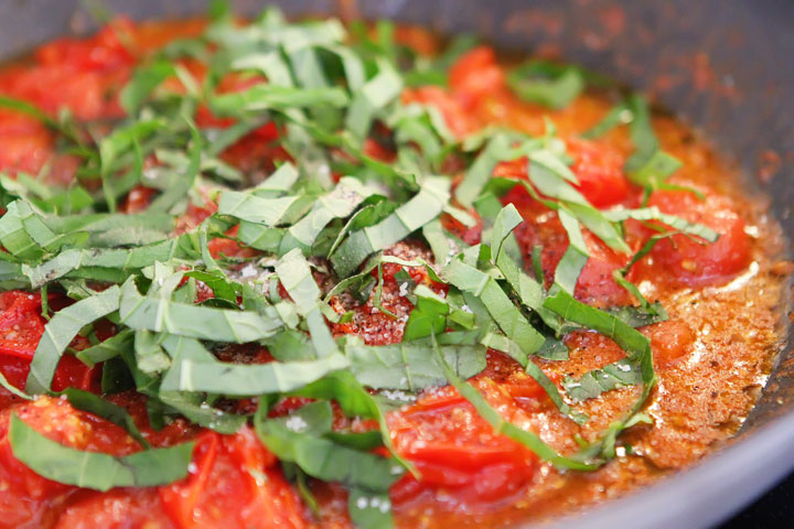 Make your own tomato sauce using only tomatoes, basil, parmesan, butter, salt and pepper. Takes less than 10 mins. Serve over ravioli. LOVE this #recipe!!