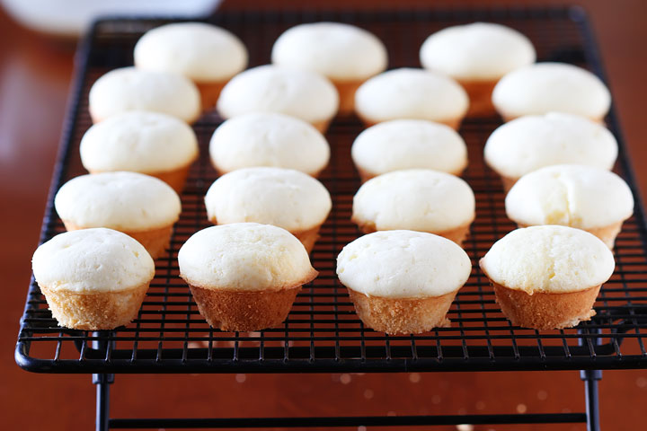 Strawberry Shortcake Doughnut Muffins. These are like little bites of HEAVEN. A muffin that tastes like a doughnut, dunked in brown butter and rolled in cinnamon sugar for a sweet, crunchy crust. Then topped with buttercream frosting and fresh cut strawberries. Amazing.