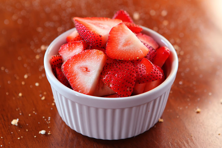 Strawberry Shortcake Doughnut Muffins. These are like little bites of HEAVEN. A muffin that tastes like a doughnut, dunked in brown butter and rolled in cinnamon sugar for a sweet, crunchy crust. Then topped with buttercream frosting and fresh cut strawberries. Amazing.