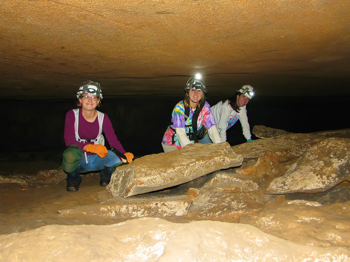 Exploring the Tunnels at Limrock Blowing Cave! 08