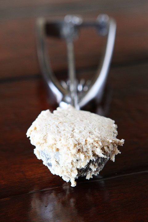 Homemade Oatmeal Buttercream Pies. These are so soft and chewy on the inside and buttery crisp on the outside. Perfect little sandwich cookies!