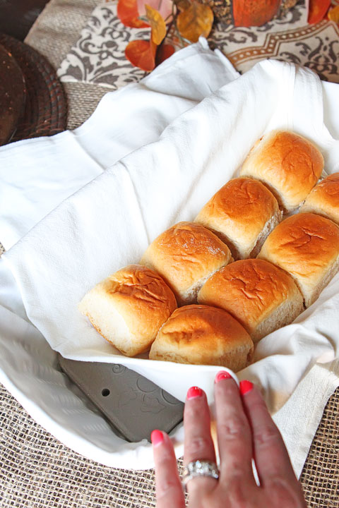 This is brilliant! A gorgeous Wicker Bread Basket with a Warming Stone to keep bread warm after it comes out of the oven. Need this for our Thanksgiving table! Great gift idea too.