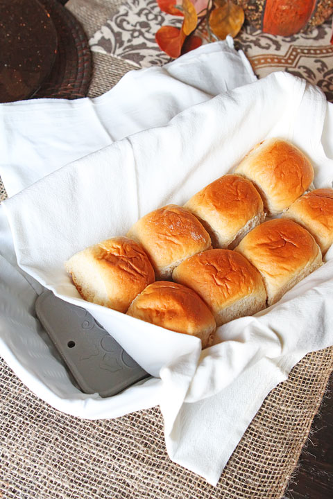 This is brilliant! A gorgeous Wicker Bread Basket with a Warming Stone to keep bread warm after it comes out of the oven. Need this for our Thanksgiving table! Great gift idea too.