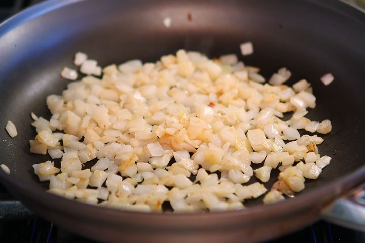 LOVE this Ham & Cheese Gnocchi!! It's kinda like a dreamy baked mac and cheese, but way more grown up and a MILLION times more decadent. Plus it all cooks in one skillet and can be made in 15 mins or less. AMAZING delicious easy dinner!!