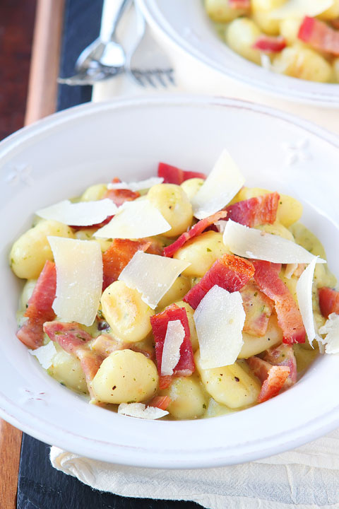 Creamy Pesto Gnocchi with Bacon & Parmesan. This creamy pesto alfredo sauce is incredible!!