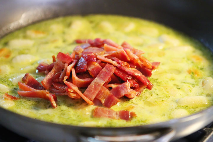 Creamy Pesto Gnocchi with Bacon & Parmesan. This creamy pesto alfredo sauce is incredible!!