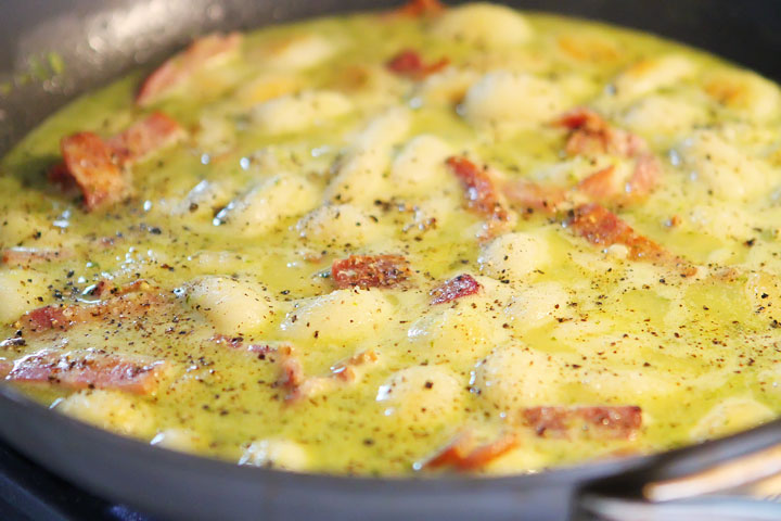 Creamy Pesto Gnocchi with Bacon & Parmesan. This creamy pesto alfredo sauce is incredible!!