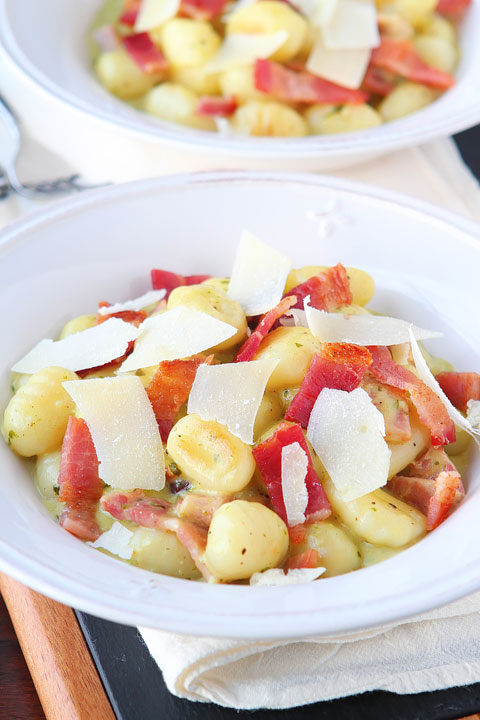 Creamy Pesto Gnocchi with Bacon & Parmesan. This creamy pesto alfredo sauce is incredible!!