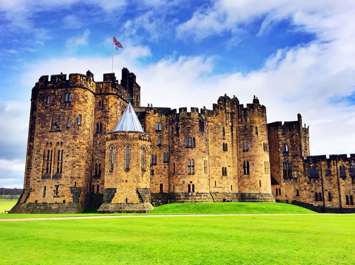 Visit Alnwick Castle, aka Hogwarts, featured in the Harry Potter movies on a castle drive down the coast of Scotland + More Tips for Traveling to Scotland from www.kevinandamanda.com.