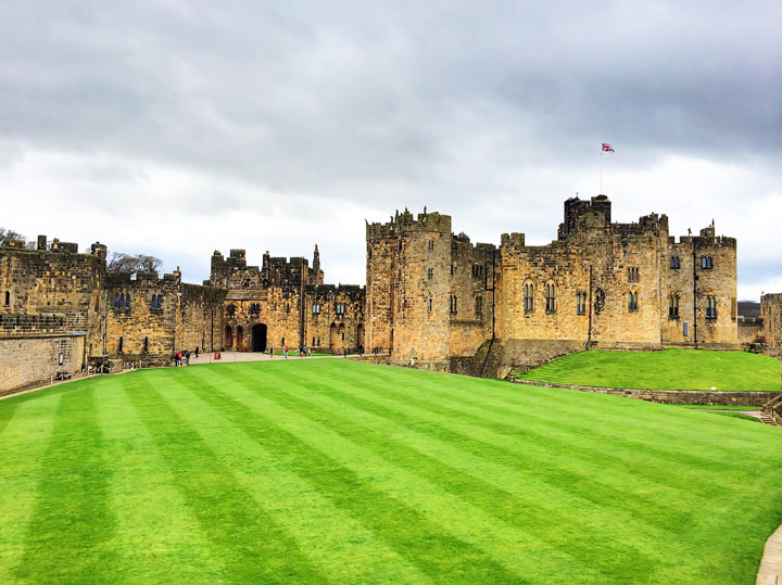 Visit Alnwick Castle, aka Hogwarts, featured in the Harry Potter movies on a castle drive down the coast of Scotland + More Tips for Traveling to Scotland from www.kevinandamanda.com.