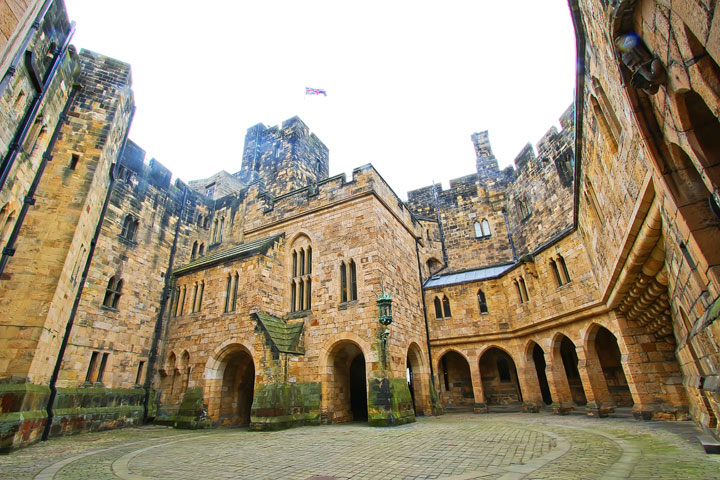 Visit Alnwick Castle, aka Hogwarts, featured in the Harry Potter movies on a castle drive down the coast of Scotland + More Tips for Traveling to Scotland from www.kevinandamanda.com.