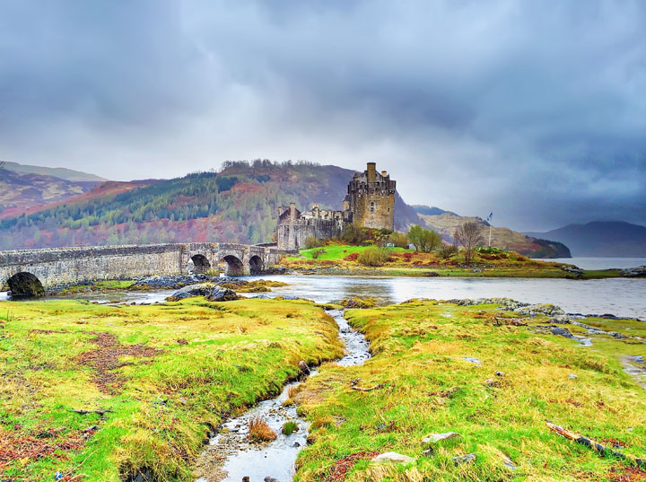 Eilean Donan Castle. Tips for Traveling to Scotland -- What to Do, See, & Eat. www.kevinandamanda.com